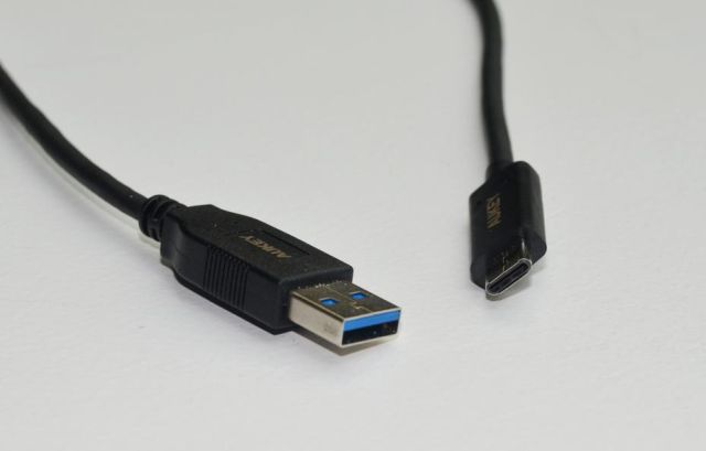  USB Type-C  microUSB